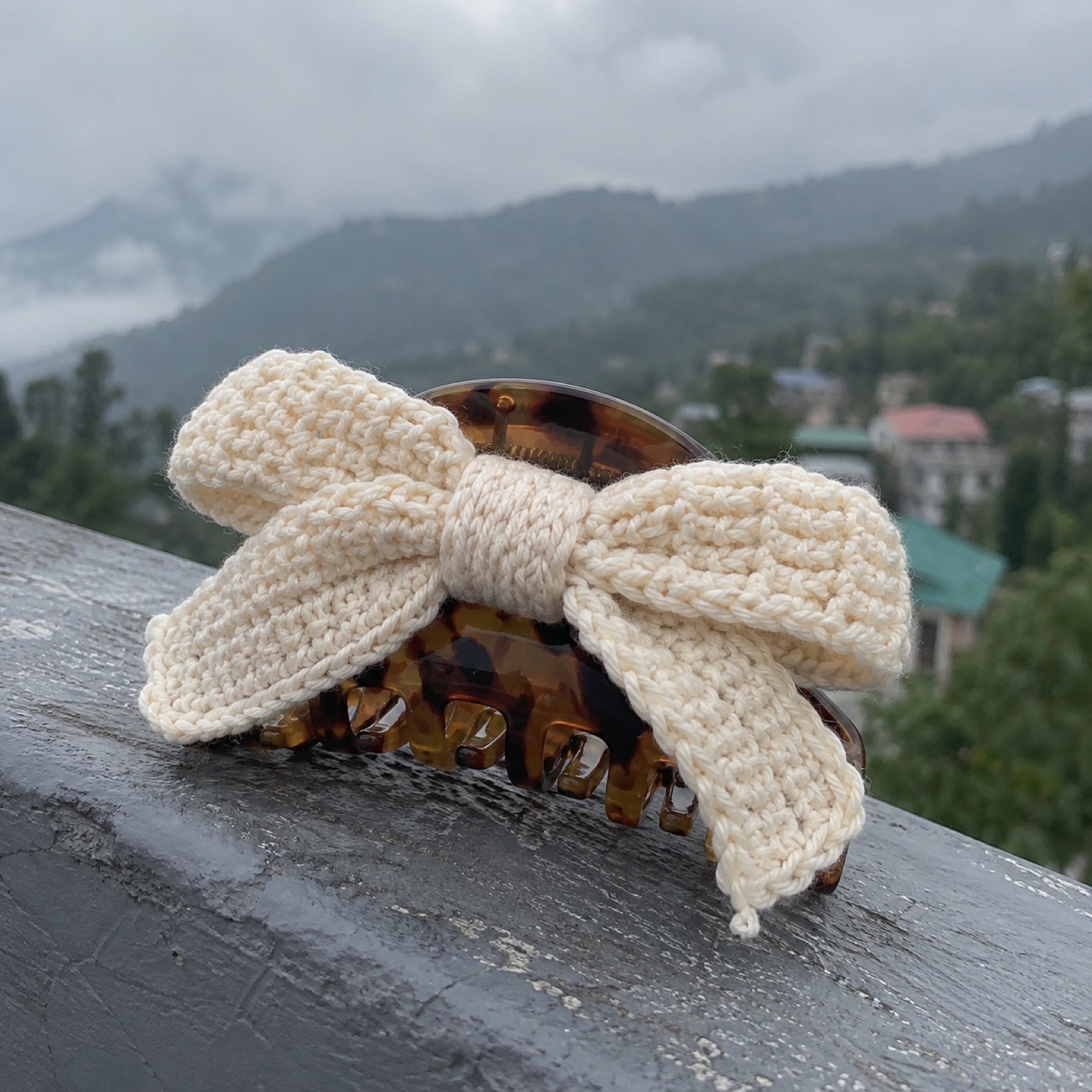 Bow Claw Clip: handmade crochet in cream, tortoise