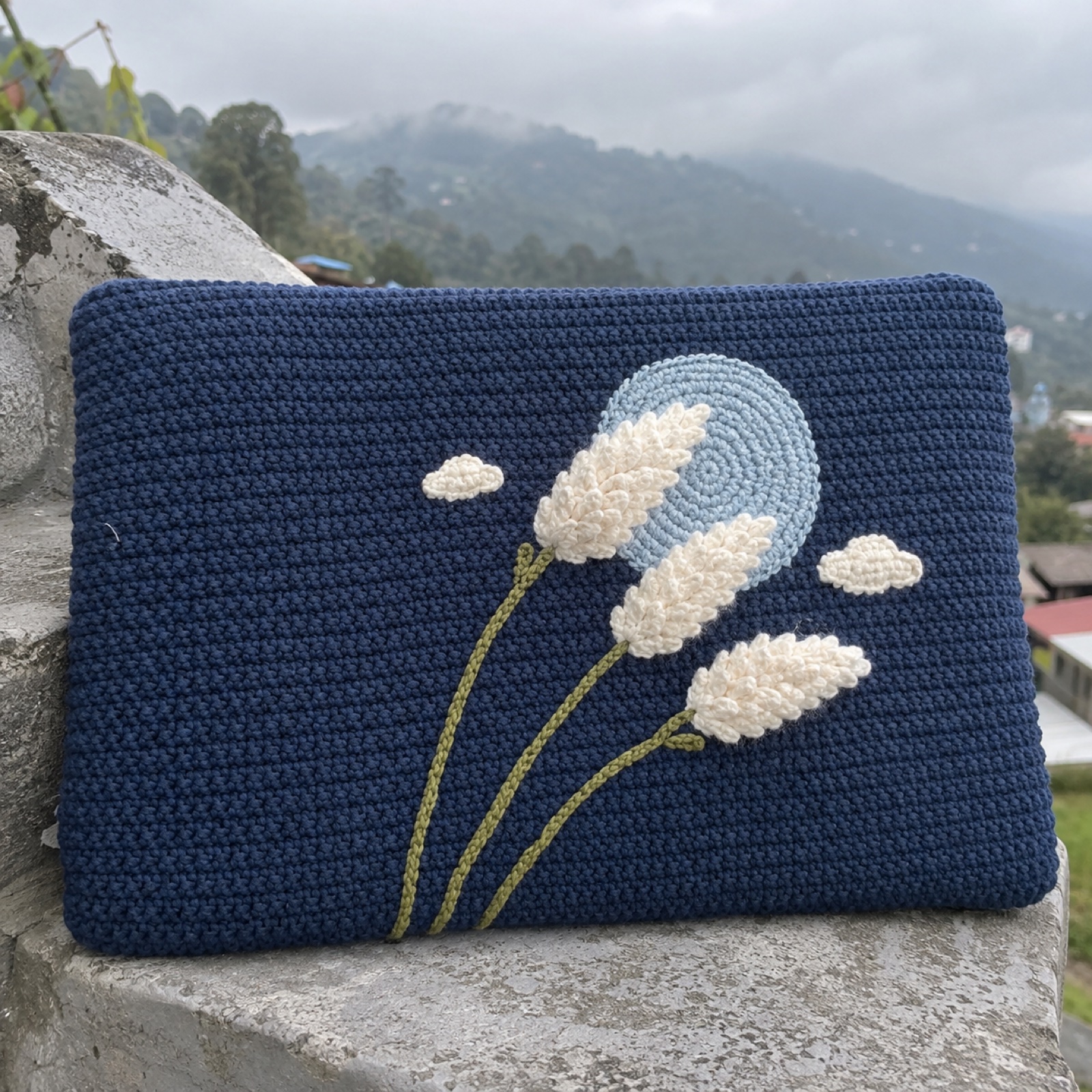 Kash Phool Pujo Lid: handmade crochet laptop top cover with a kash phool pujo appliqué