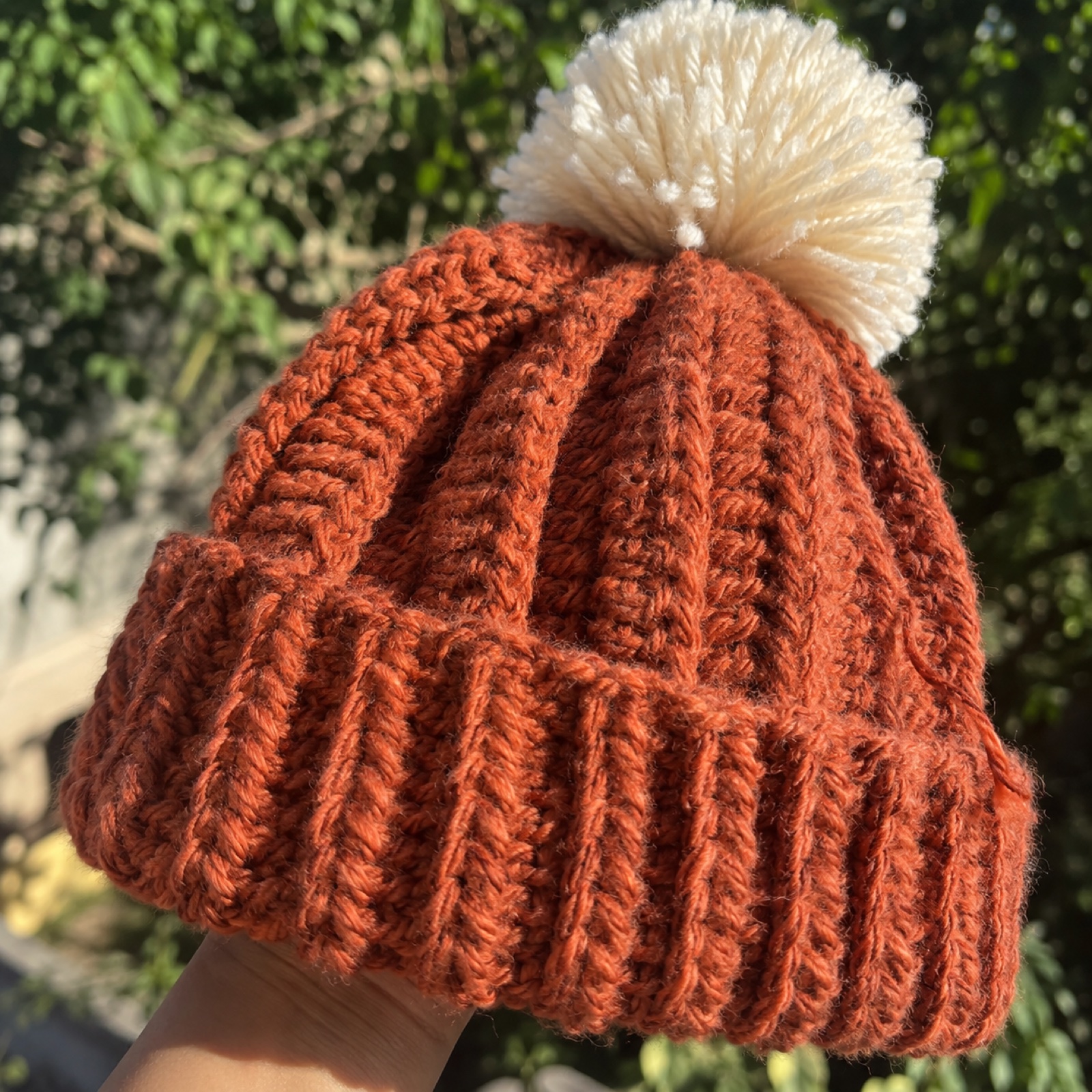 Close-up of the raised post-stitch ribs of the cuff on the Chunky Ribbed Beanie